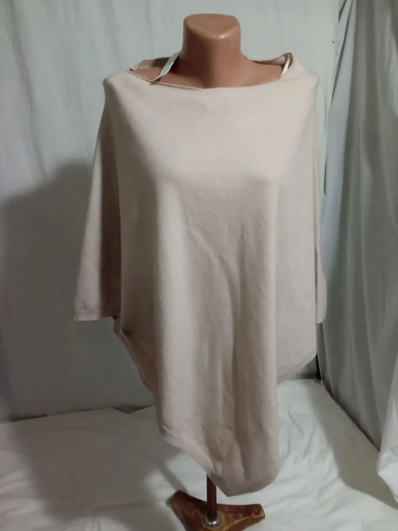 Модное фирменное пончо новое