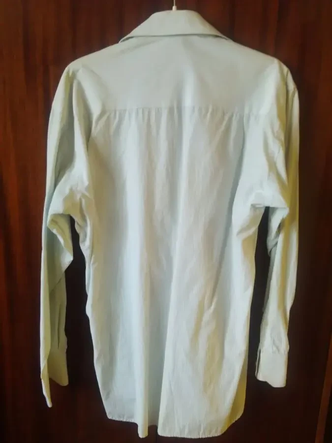 Мужская белая рубашка в синюю полоску. 2