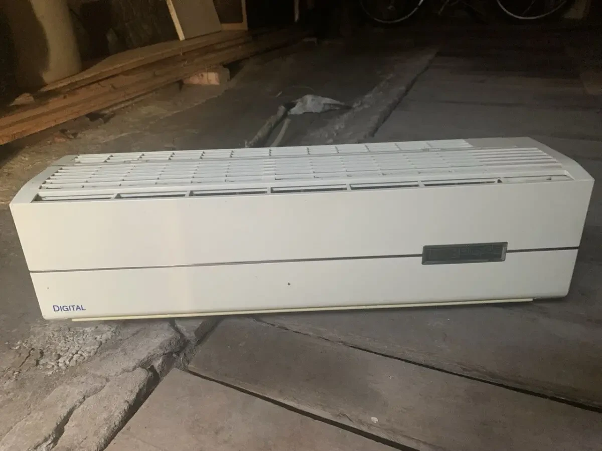 Кондиціонер. Працює на охолодження. 2