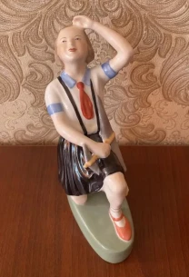 Статуэтка Авиамоделистка Планеристка 21 см автор Токаренко Городница