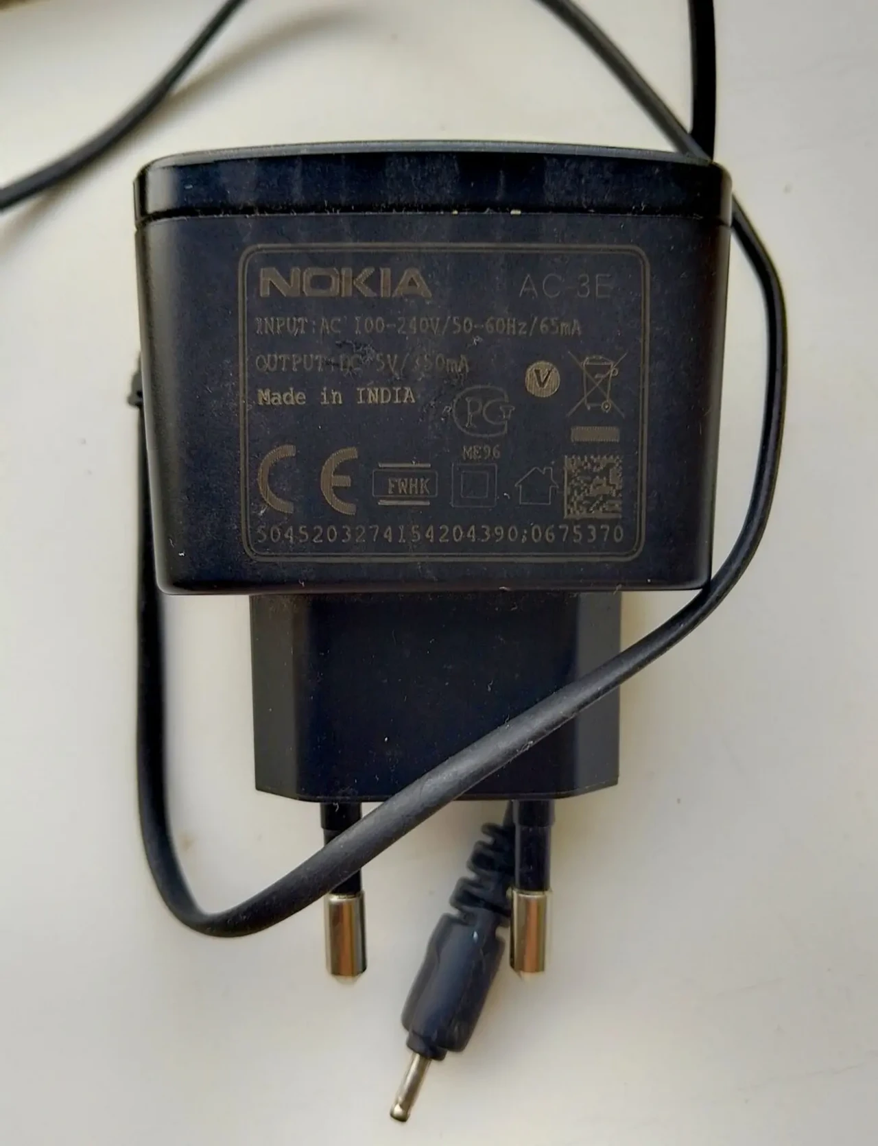 Зарядное устройство адаптер Nokia с тонким штекером.