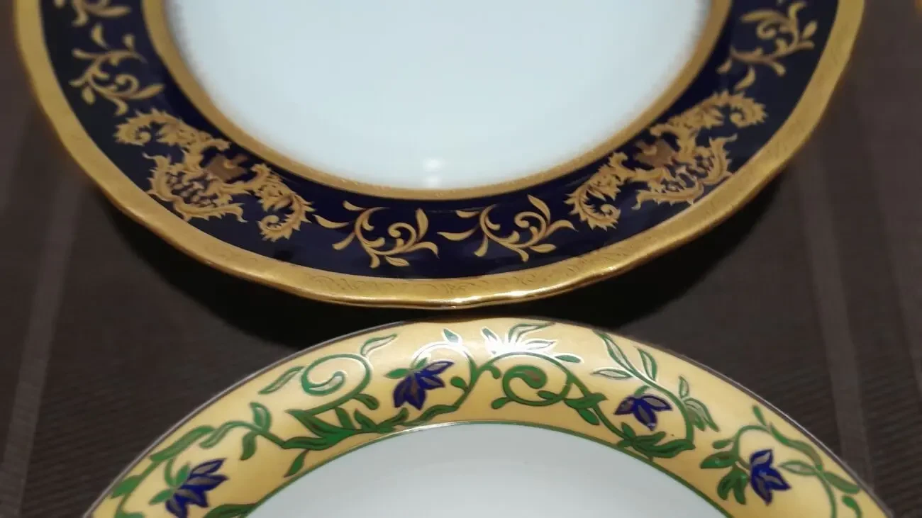 Шикарная глубокая тарелка с золотым узором. Новая.26 см 7