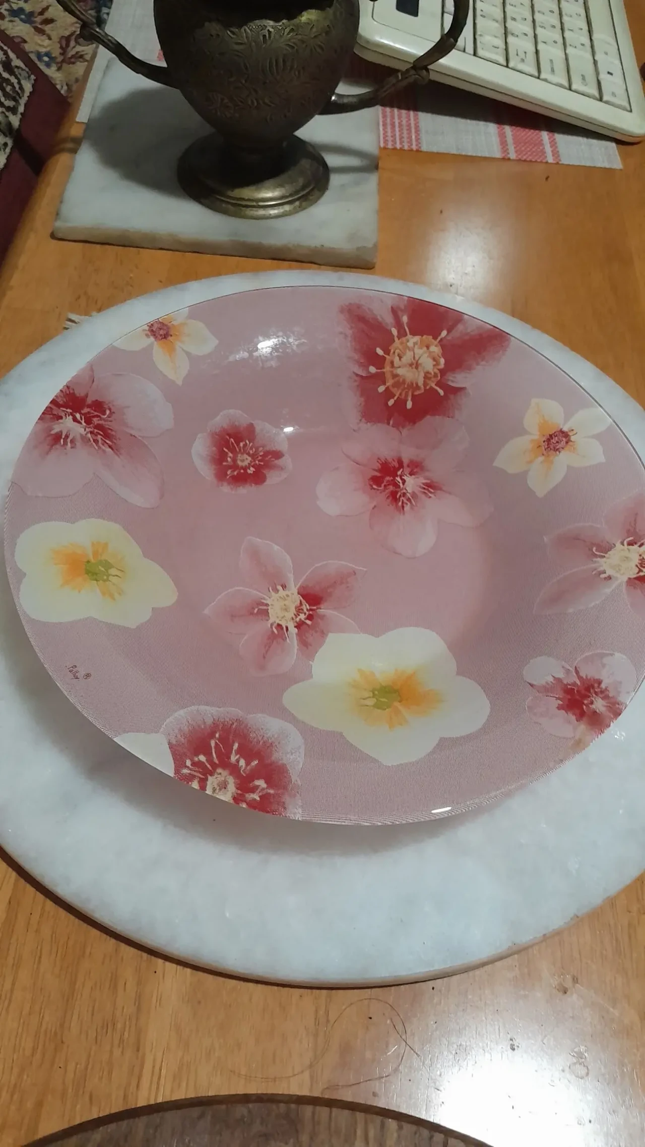 Тарелка нежно-розового цвета с цветами.Аркопал.Франция