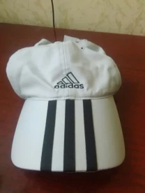 Кепка Adidas.