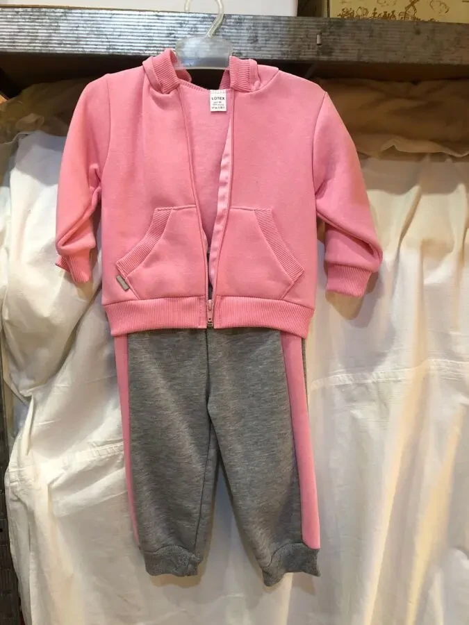 Спортивний костюм на дівчинку (зріст 74,80 см)