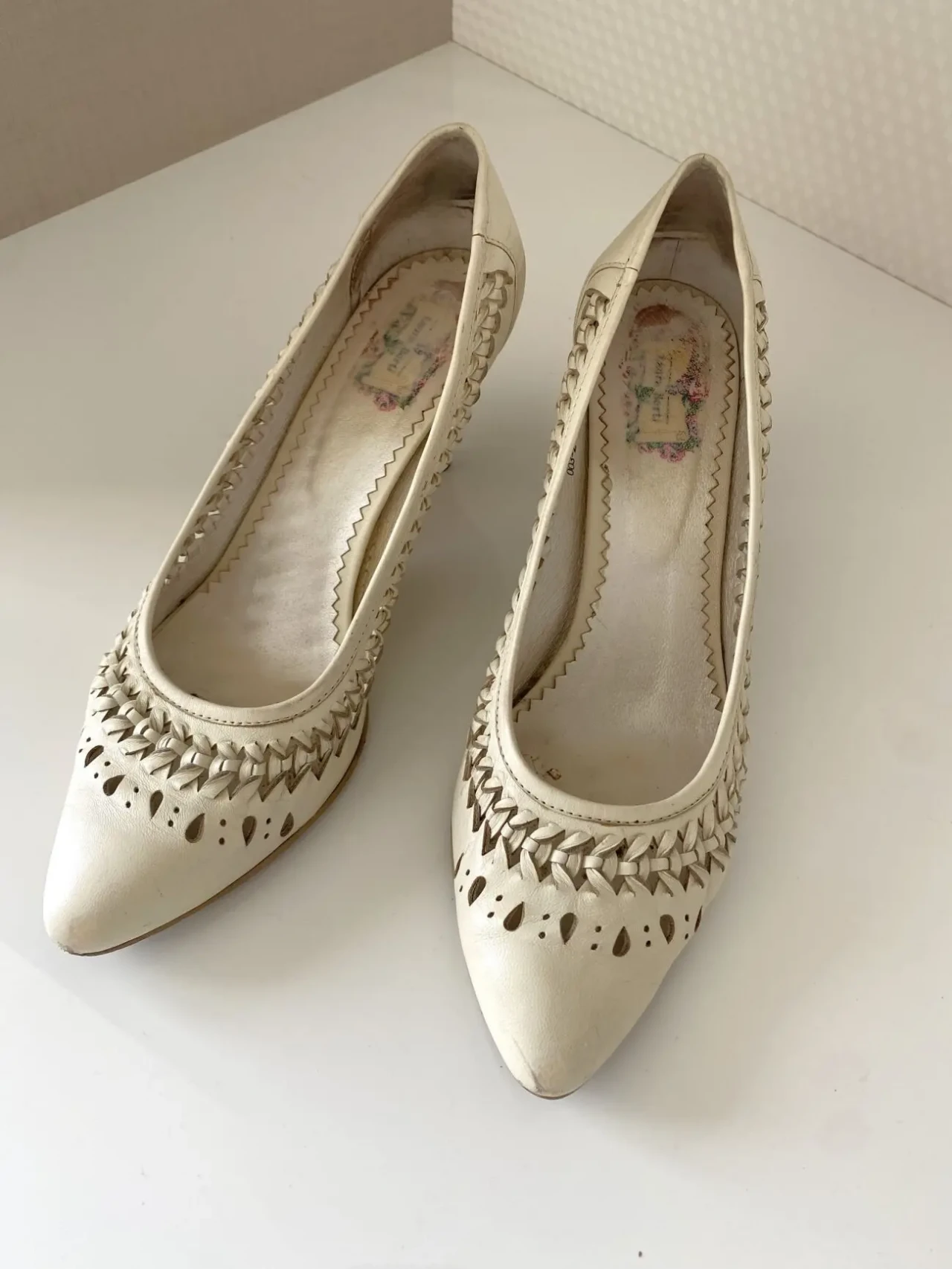 Продам туфли Laura Barti.40 размер.