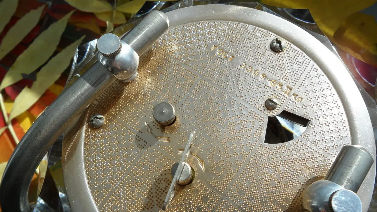 МАЯК-ОСЕНЬ-ХРУСТАЛЬ  НАСТОЛЬНО-КАМИННЫЕ часы, МЕХАНИКА, СДЕЛАНО в ССС 5