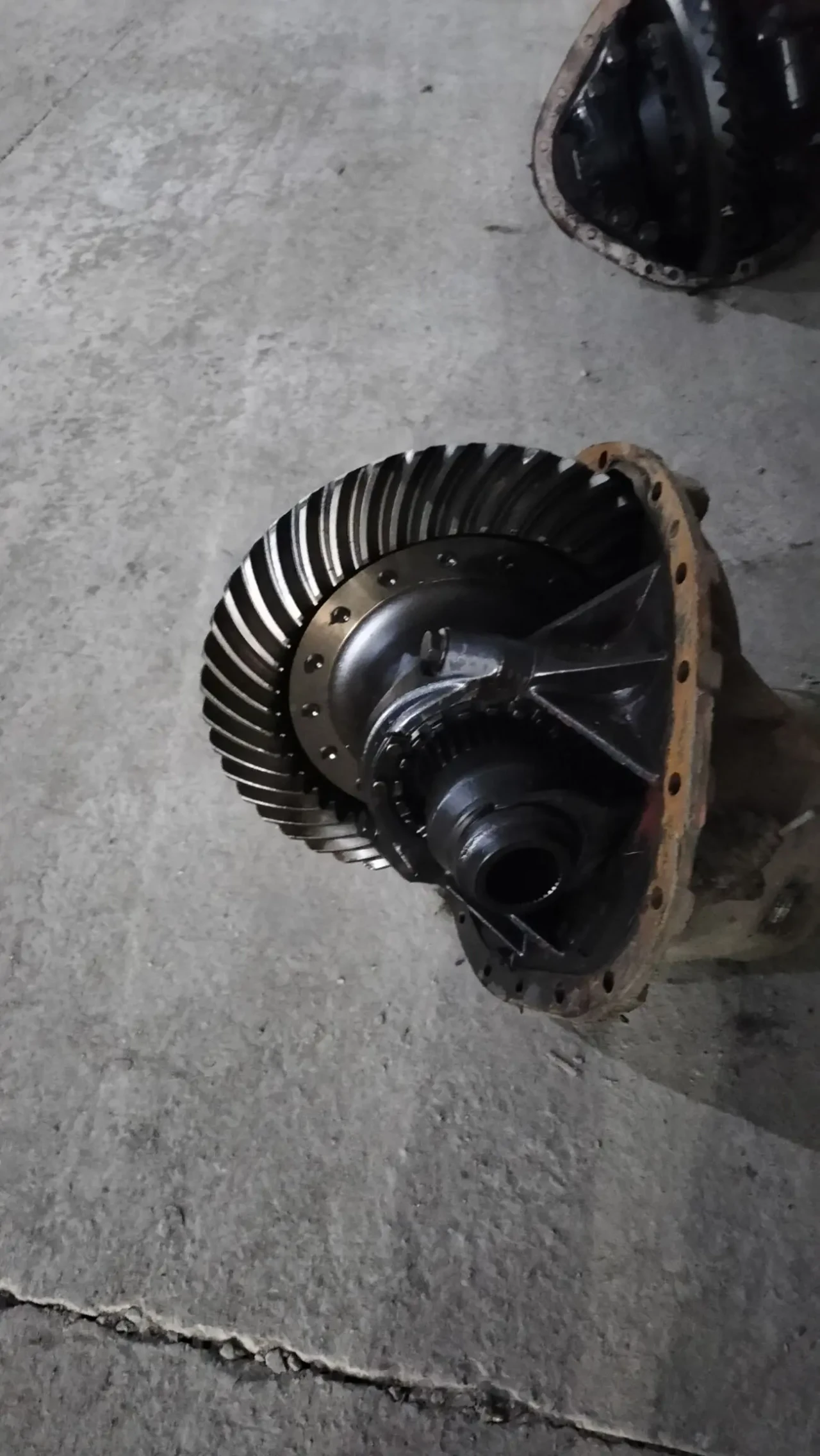 Диференціал редуктор та запчастини до тягача DAF.MAN 4