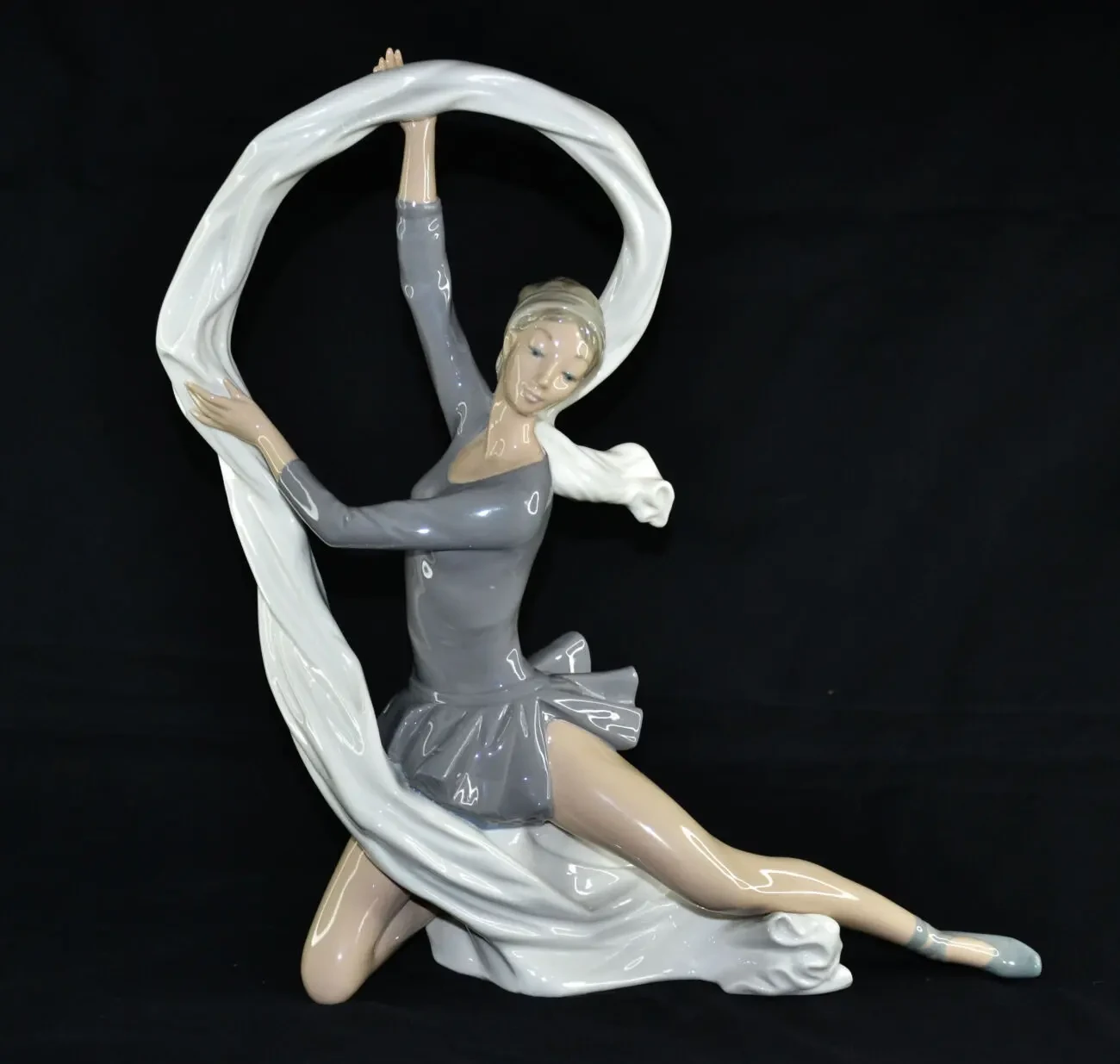 Гимнастка. NAO. Lladro Крупная жанровая композиция. Высота 33,5 см Дл