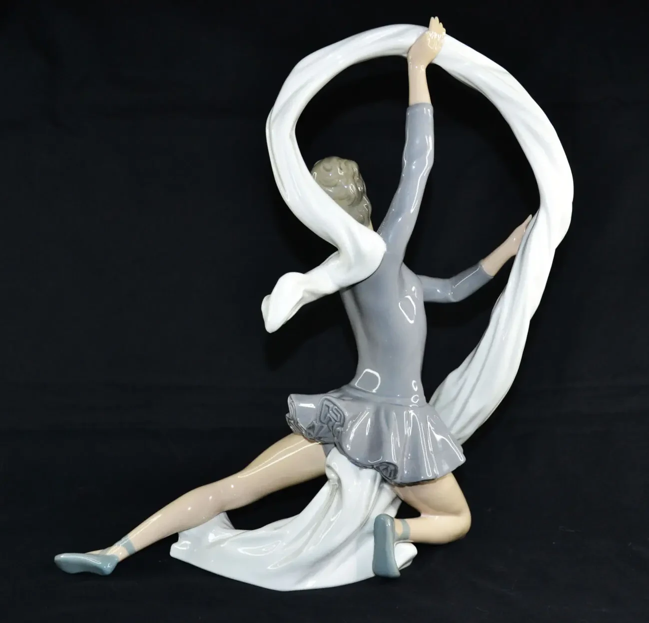 Гимнастка. NAO. Lladro Крупная жанровая композиция. Высота 33,5 см Дл 4