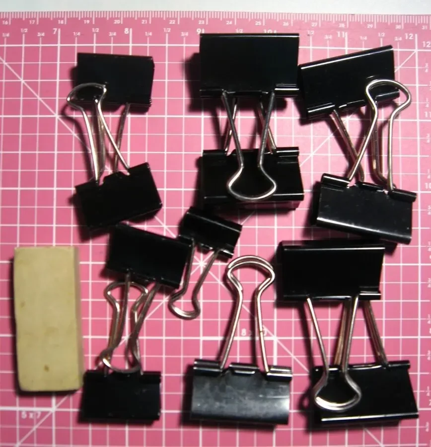 Кнопки, скрепки, скобы степлера, биндеры, бейджик, точилка карандаша 4