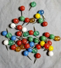 Кнопки, скрепки, скобы степлера, биндеры, бейджик, точилка карандаша