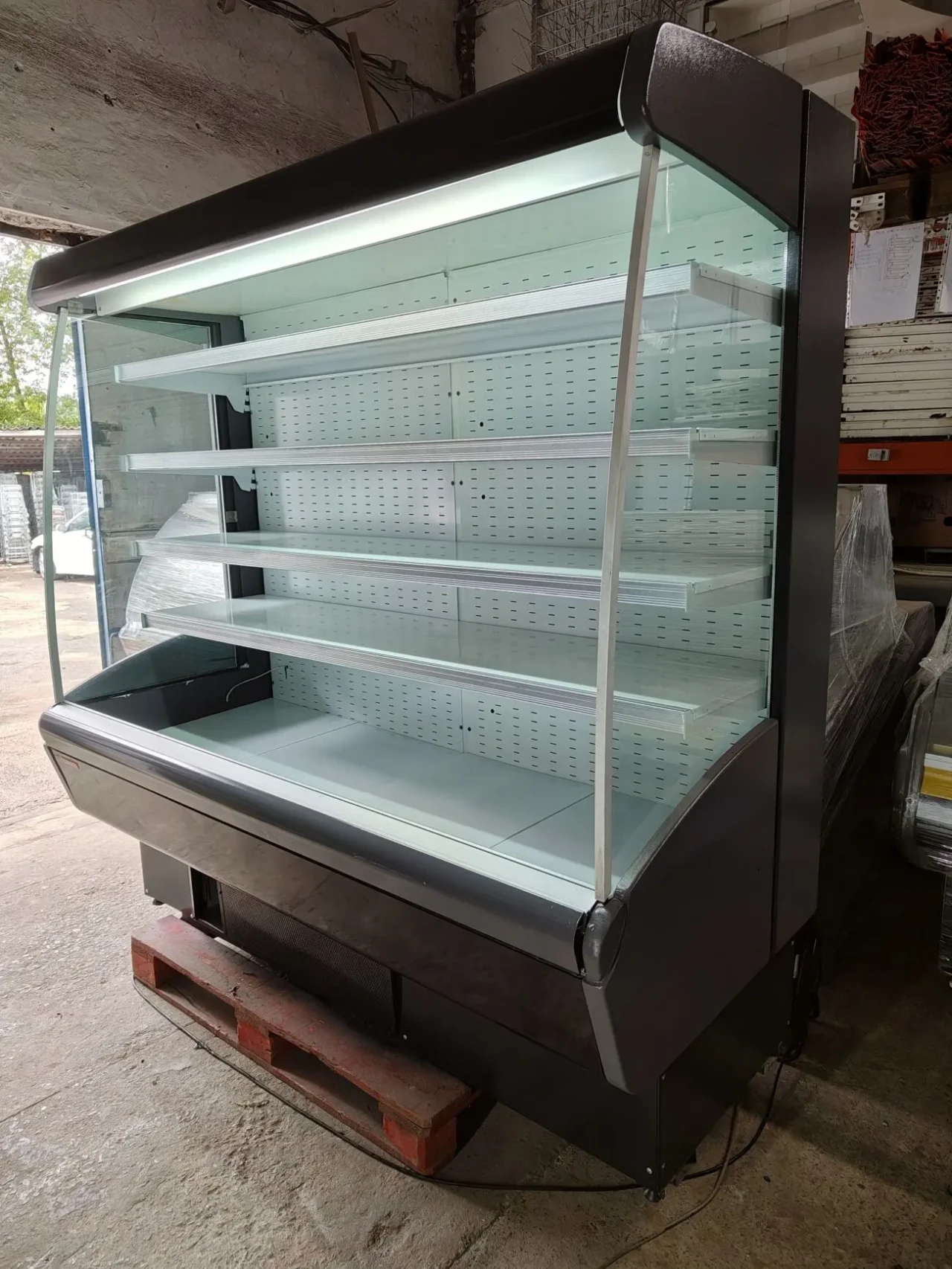 Холодильна гірка, холодильна вітрина