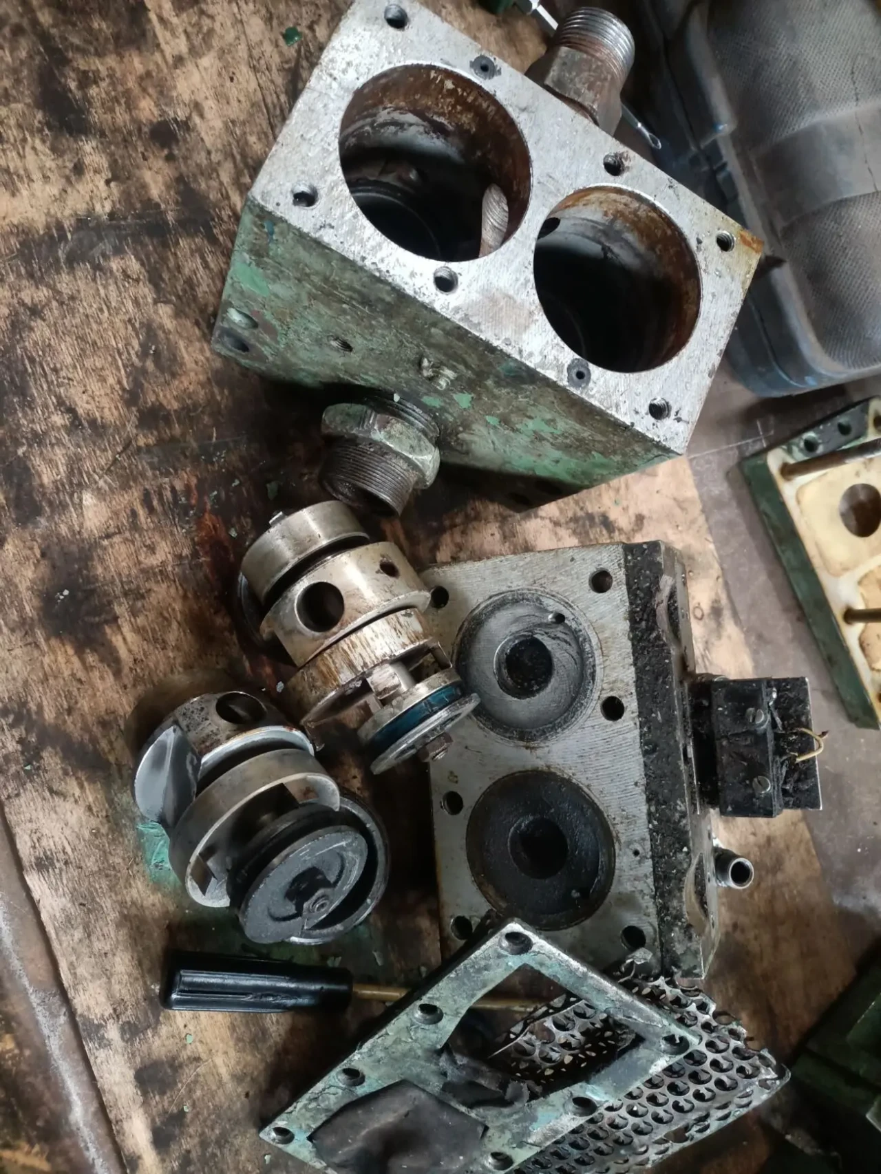 Куплю пневмораспределители марки у71-22а, у71-24 в любом состоянии 5