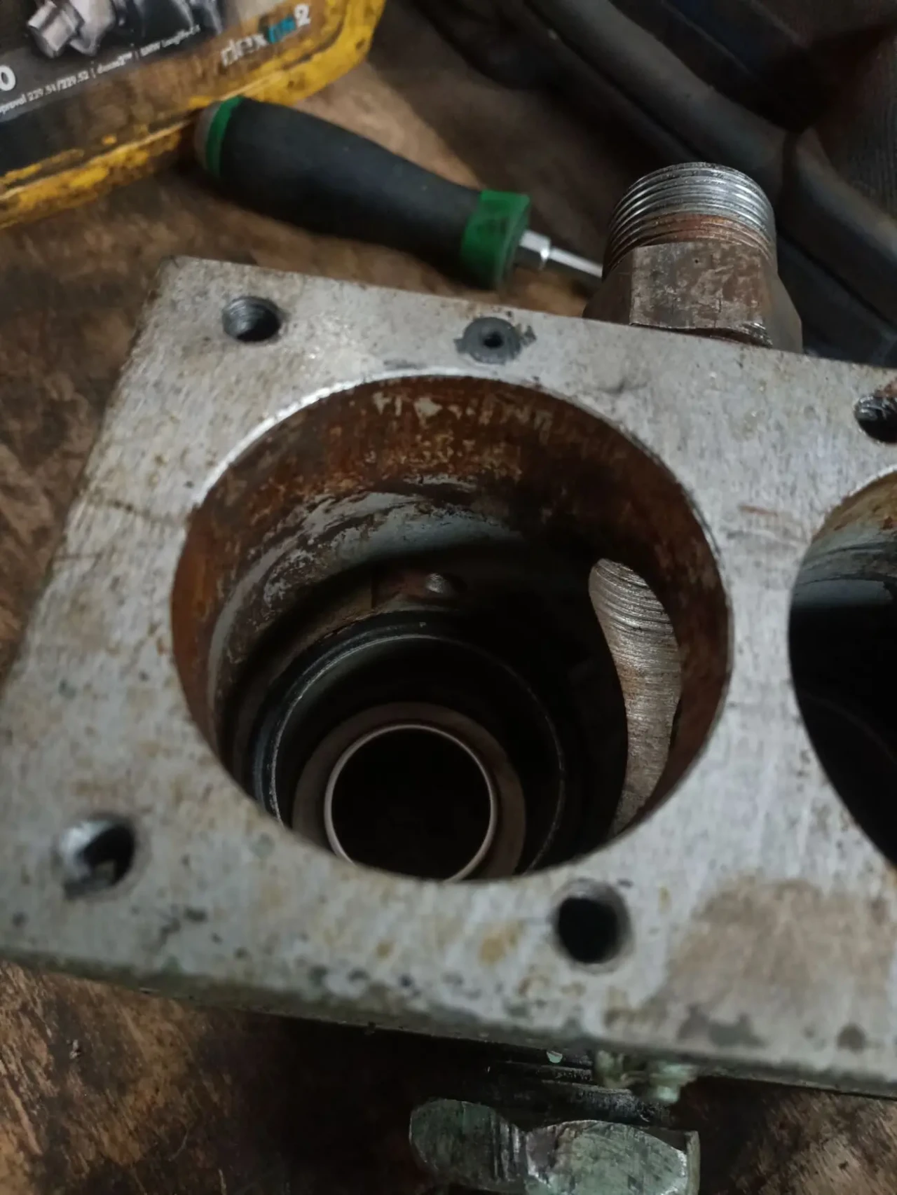 Куплю пневмораспределители марки у71-22а, у71-24 в любом состоянии 6