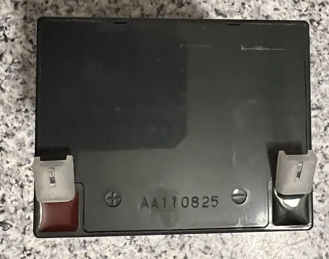 Свинцово-кислотная аккумуляторная батарея AGM Б/У 12B 5 Ач 2