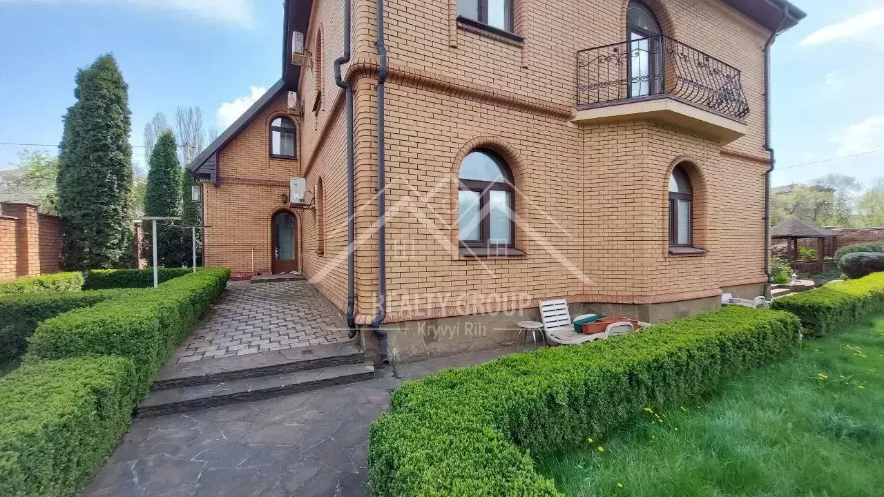 Продаж будинку в центрі поряд із пл.Визволення на березі річки 4