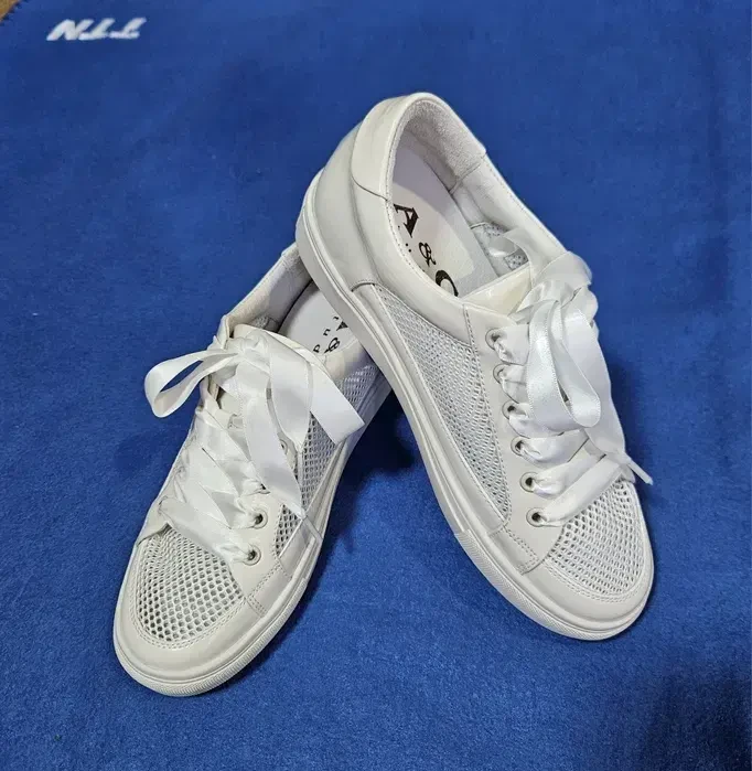 Нові якісні жіночі кросівки 2