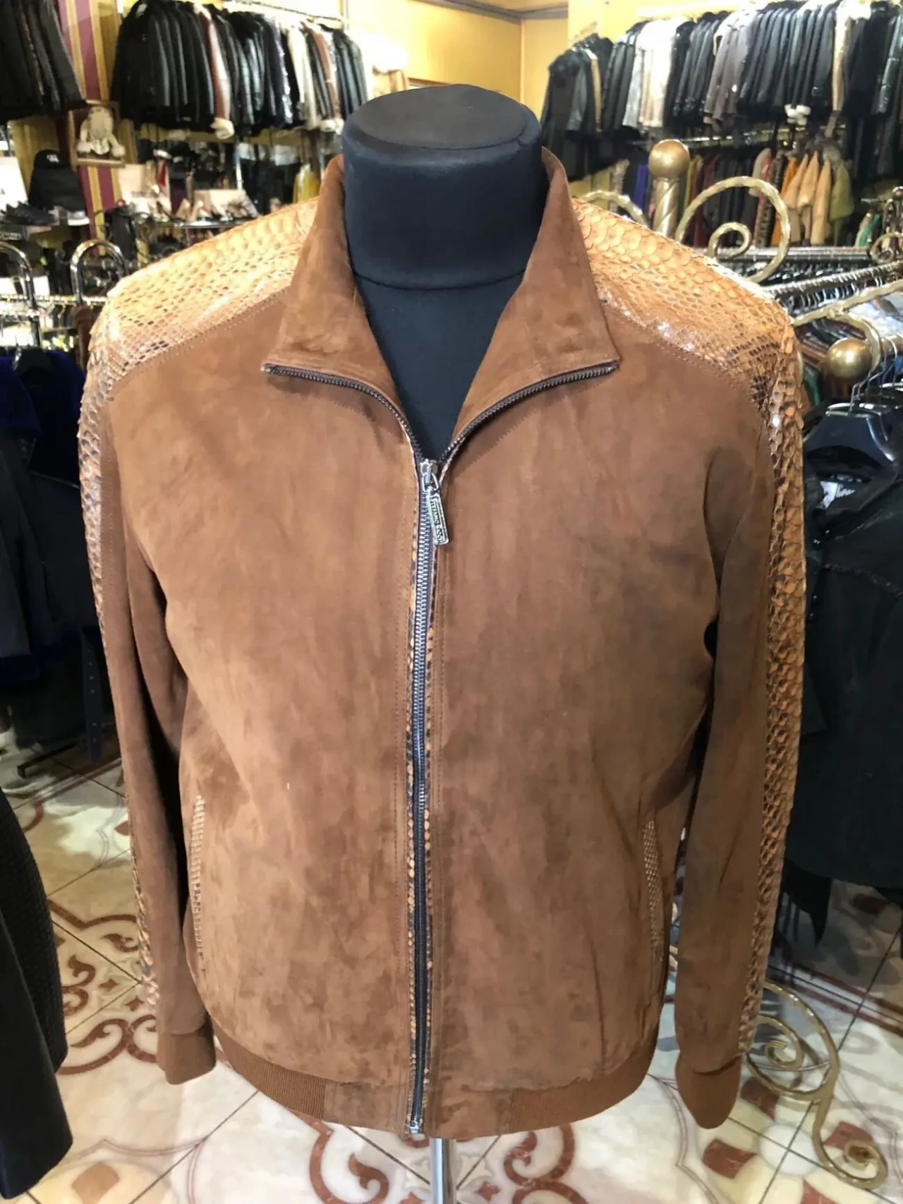 Коричневі шкіряні куртки 6