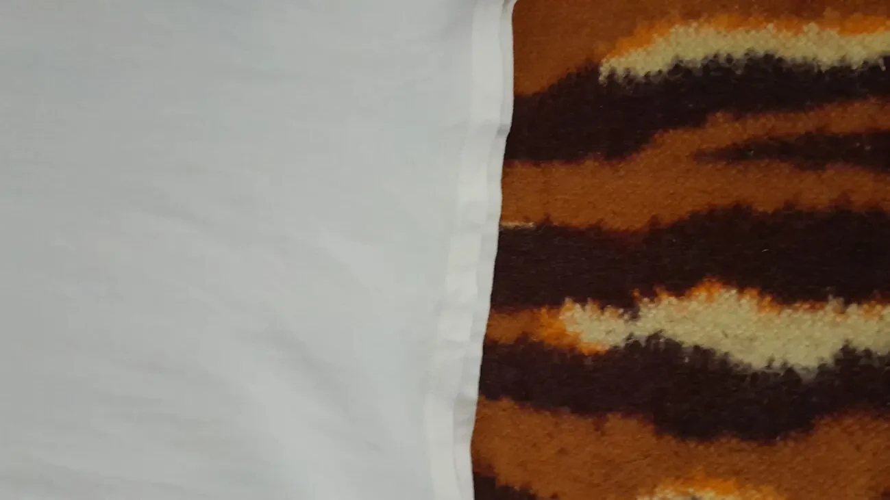 Белая кофта с длинным рукавом 2