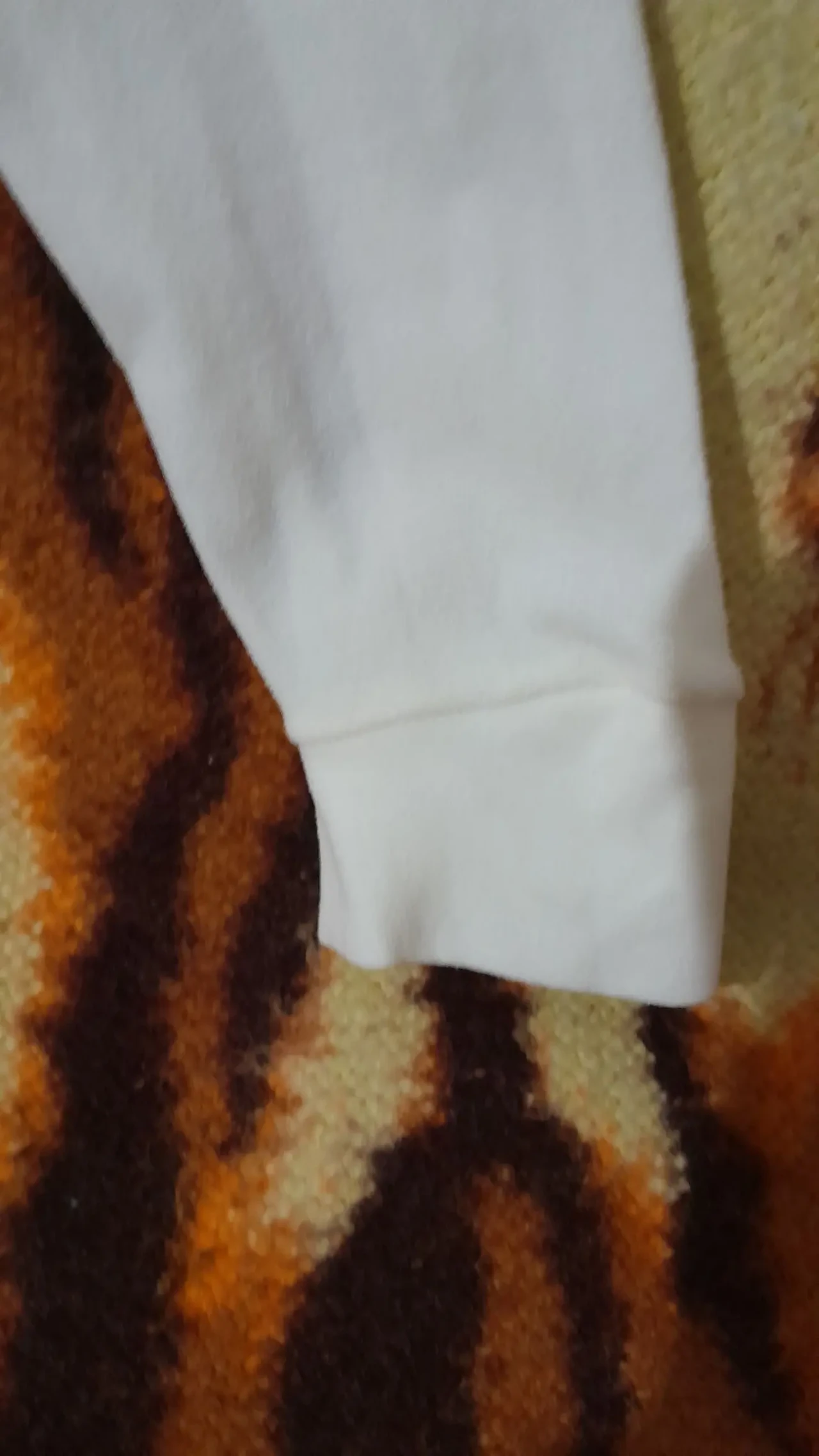 Белая кофта с длинным рукавом 7