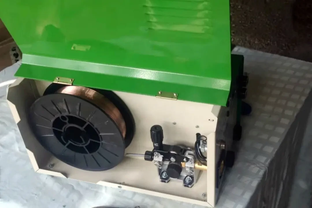 Сварочный инверторный полуавтомат Атом I-180 5