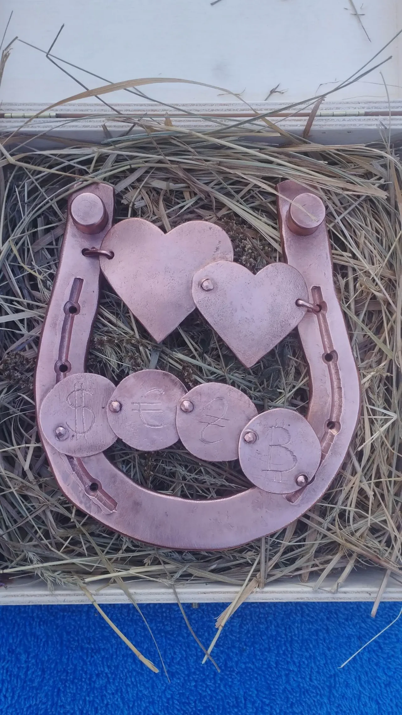 Кована мідна подкова, 7 років весілля 8