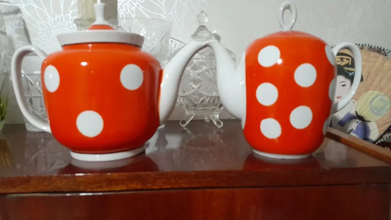 Красивый чайник-кофейник красный в белый горох. Ретро. Новый 5