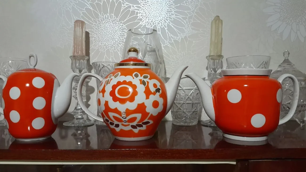 Красивый чайник-кофейник красный в белый горох. Ретро. Новый 4