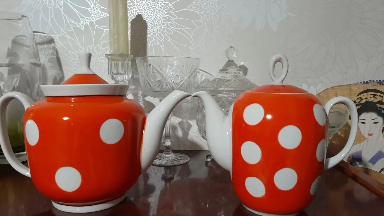 Красивый чайник-кофейник красный в белый горох. Ретро. Новый 7