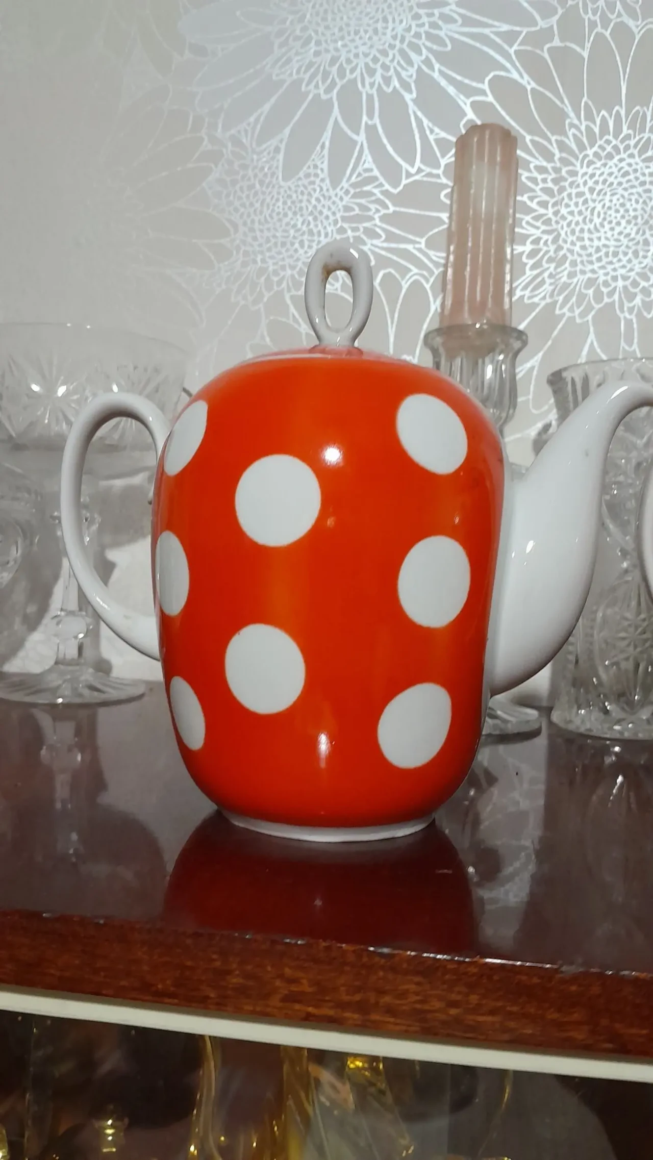 Красивый чайник-кофейник красный в белый горох. Ретро. Новый