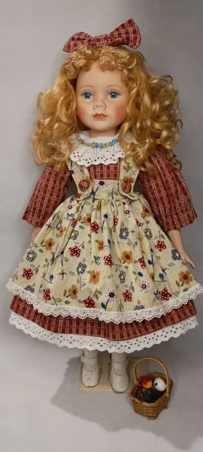 Колекційна вінтажна порцелянова лялька 2