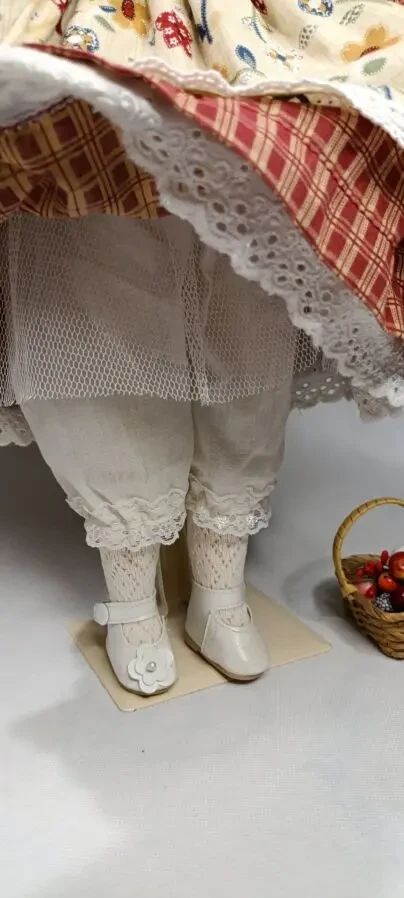 Колекційна вінтажна порцелянова лялька 6