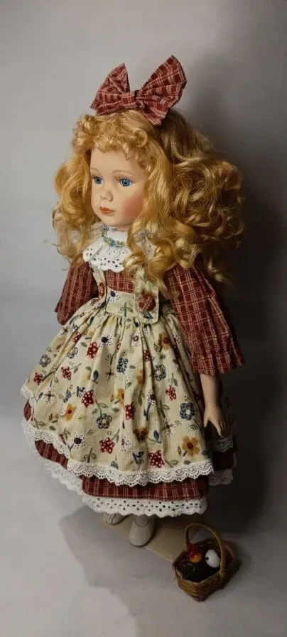 Колекційна вінтажна порцелянова лялька 4