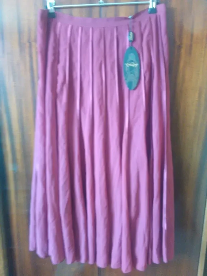 Новая бордовая юбка-3 dvd диска с записями фильмов в подарок. 2