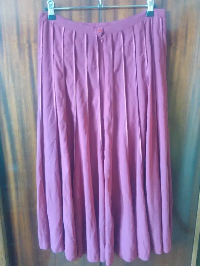 Новая бордовая юбка-3 dvd диска с записями фильмов в подарок. 3