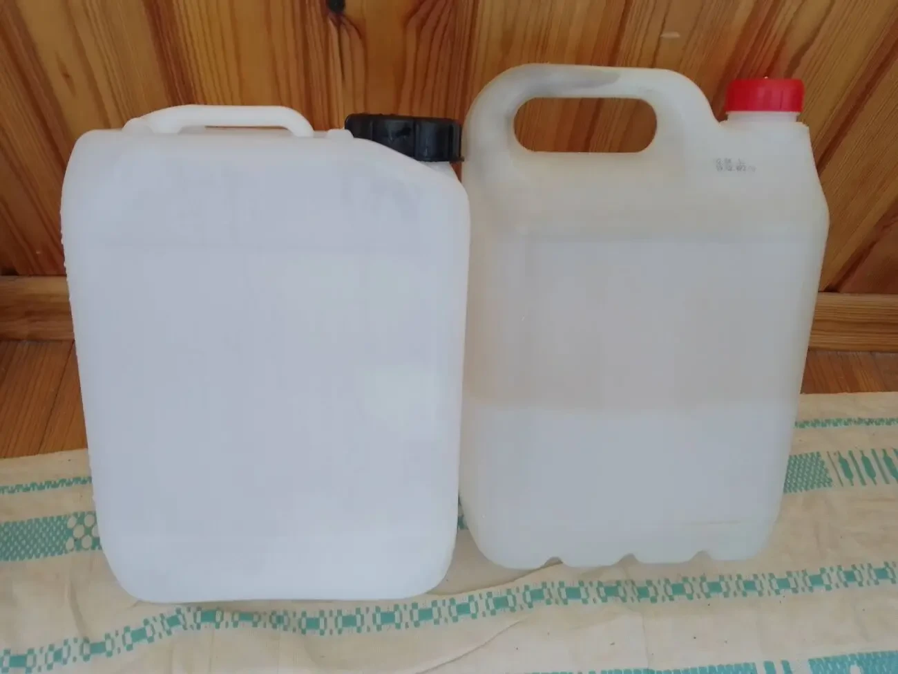 Канистра 5 и 6 л пластик белый пищевой, для воды или моющих средств