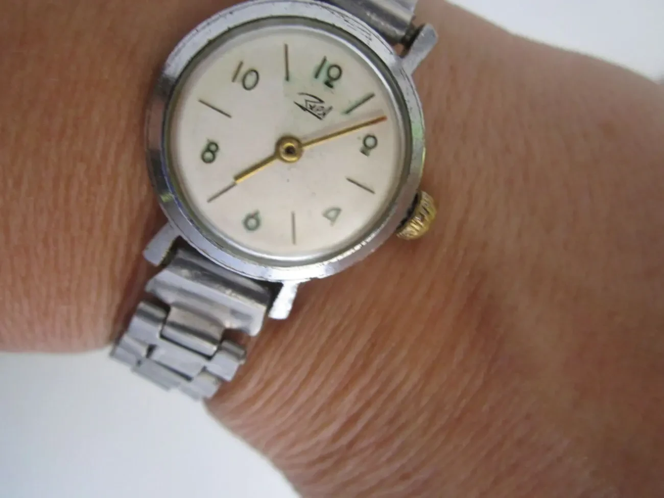 Часы женские ЗАРЯ СССР 12 6