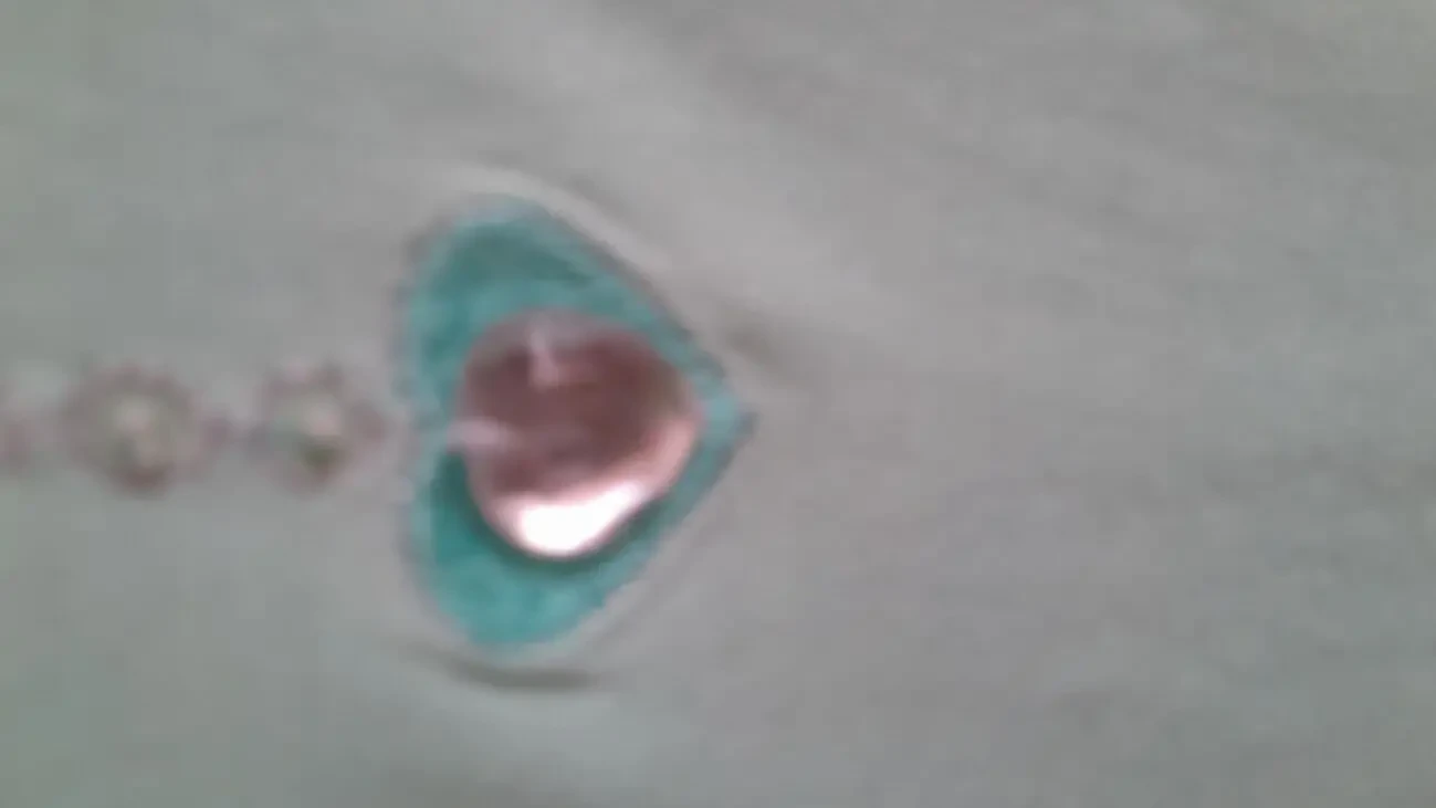 Красивая зелёная футболка с камнями. L. 2