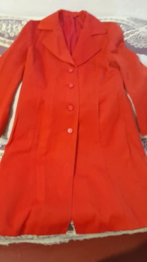 Красивое красное пальто-джерси нга подкладке. Финляндия