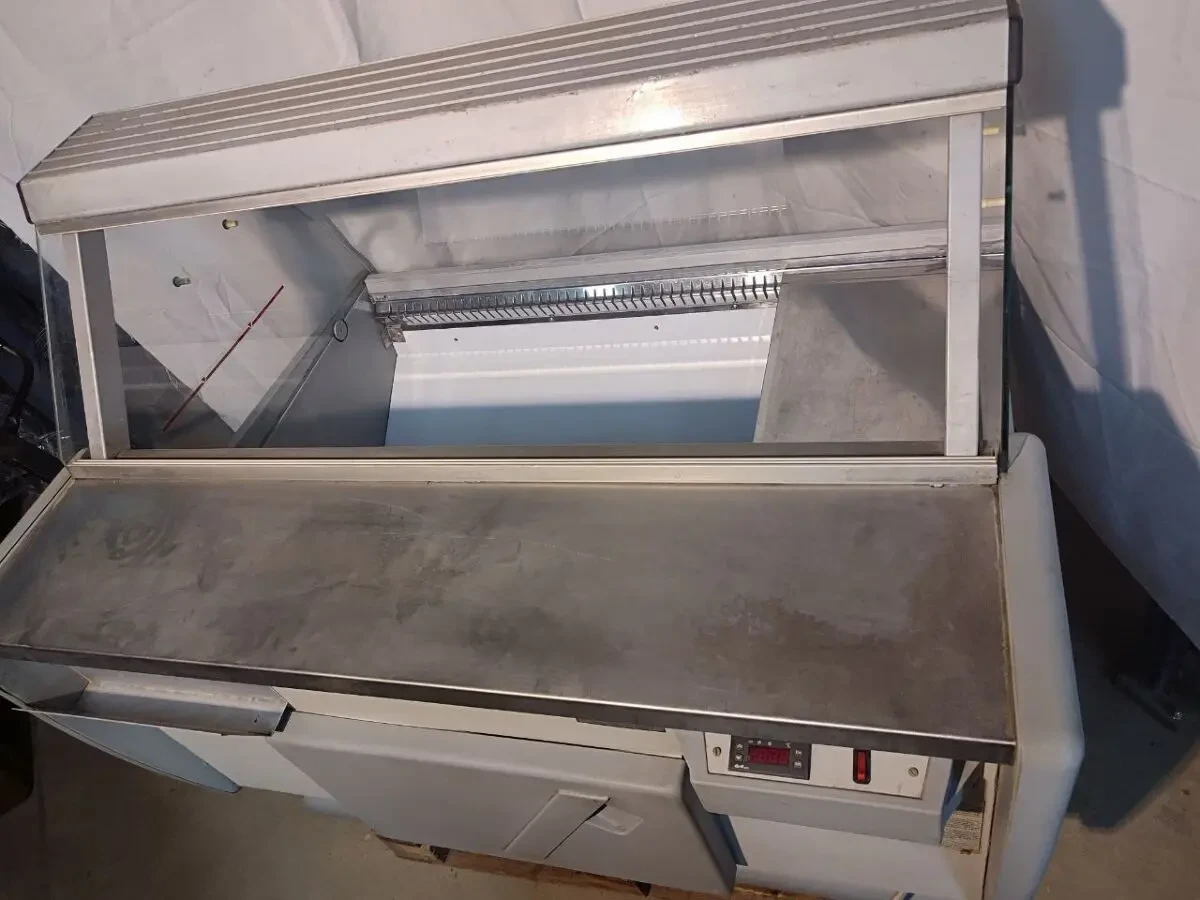 Гастрономічна холодильна вітрина 8