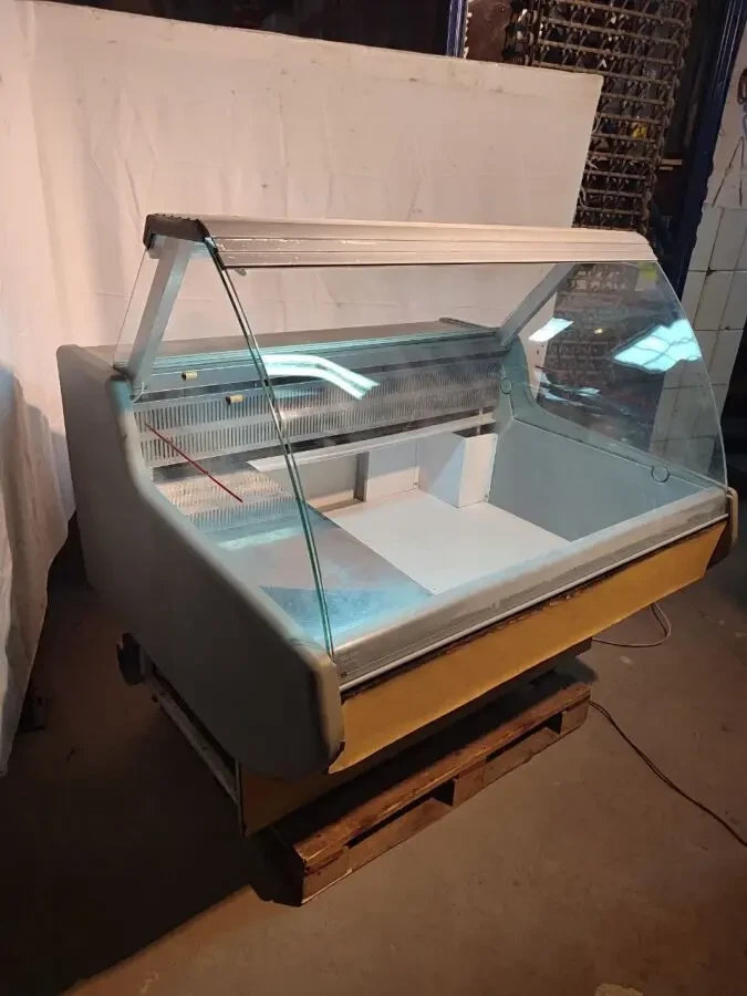 Гастрономічна холодильна вітрина 3