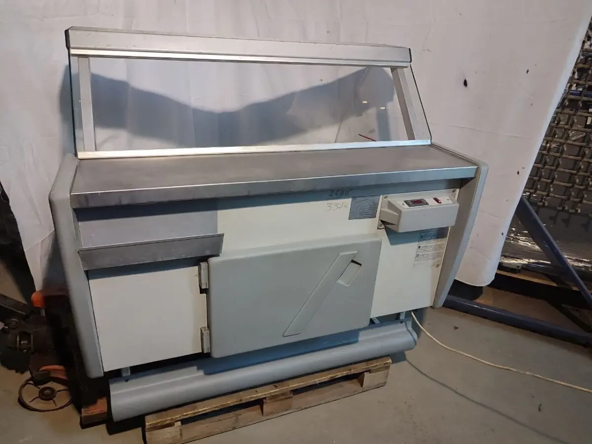 Гастрономічна холодильна вітрина 9