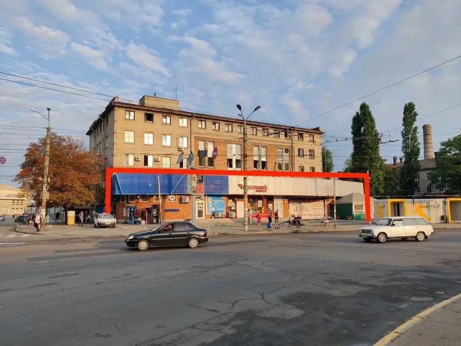 Продам торговый комплекс 216м2 с большим трафиком, пл.Старомостова.