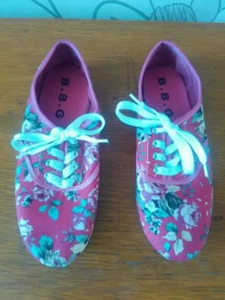 Новые женские кеды-3 dvd диска с записями фильмов в подарок.