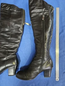 Зимові кожані чоботи на хутрі.