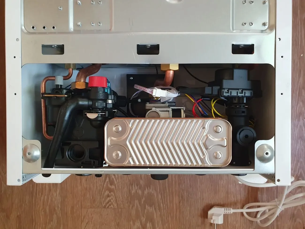 Котел газовый RENS RGB 24 кВт двухконтурный, турбированный с дымоходом 7