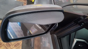 Накладки на дзеркала заднього виду автомобіля.