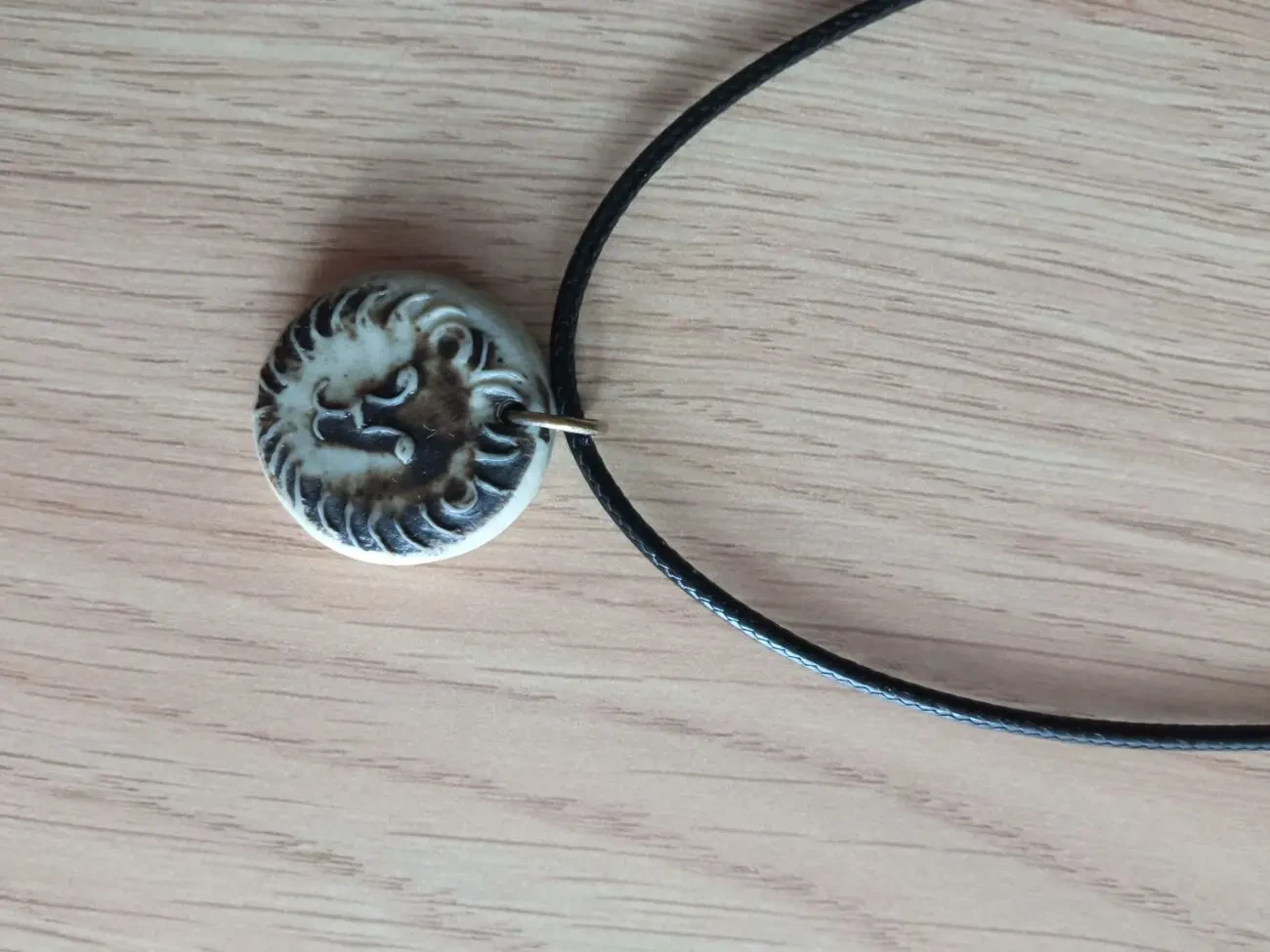 Подвеска на шнурке(Лев) 2