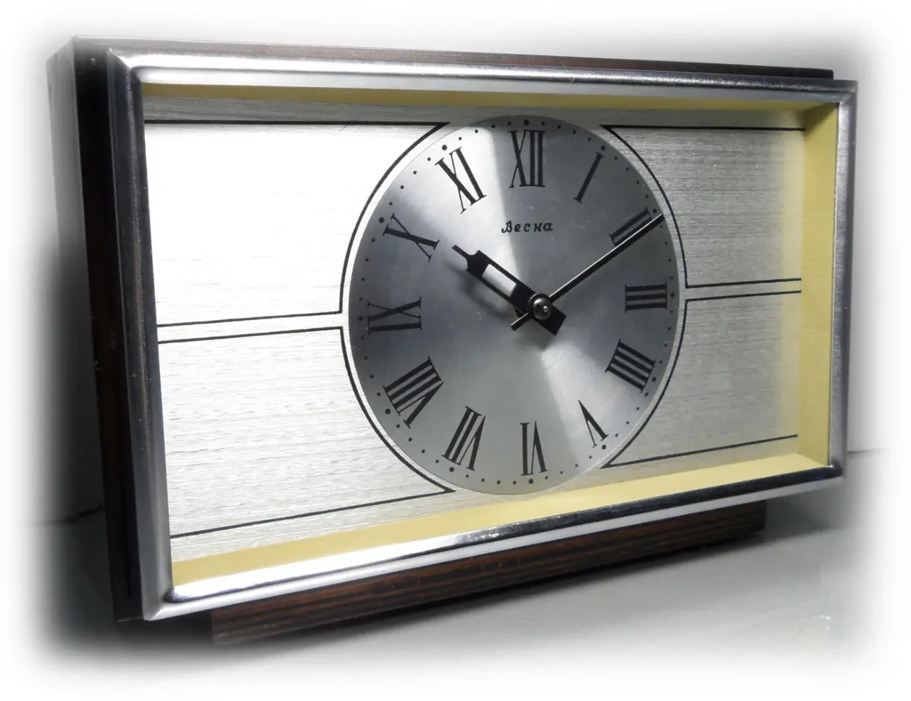 МЕХАНИЧЕСКИЕ часы ВЕСНА, сделано в СССР 70-х. НАСТОЛЬНО - КАМИННЫЕ 4